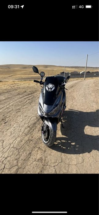 На продаже Макси скутер