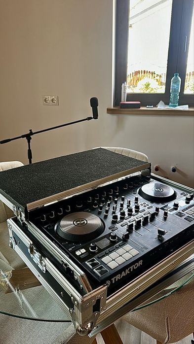 Consolă DJ Traktor s4 mk3