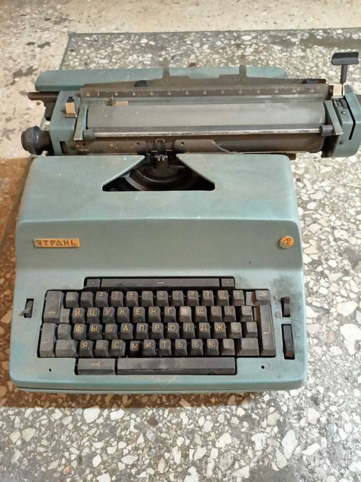 Продам печатную машинку на запчасти