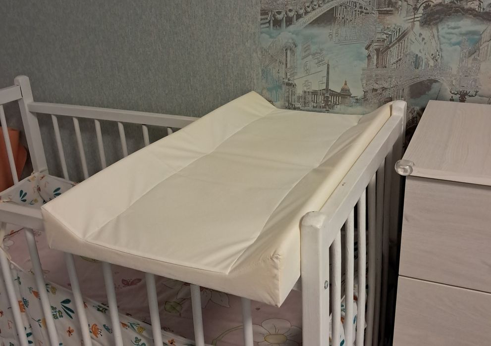 Продам пеленальный столик