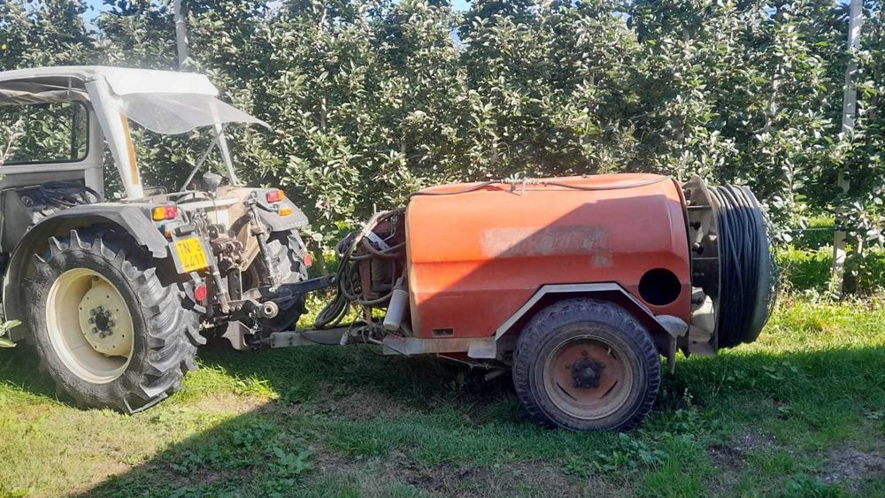 Masina de erbicidat /MET