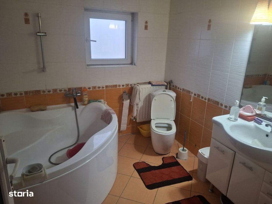 Casă in sangeorgiu de mures , garaj și mansardă utilizabilă