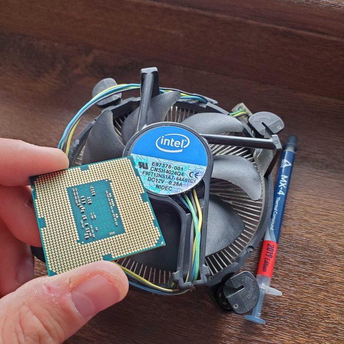 Procesor Intel i5 4570 + Cooler Stock + Pasta noua Arctic MX-4