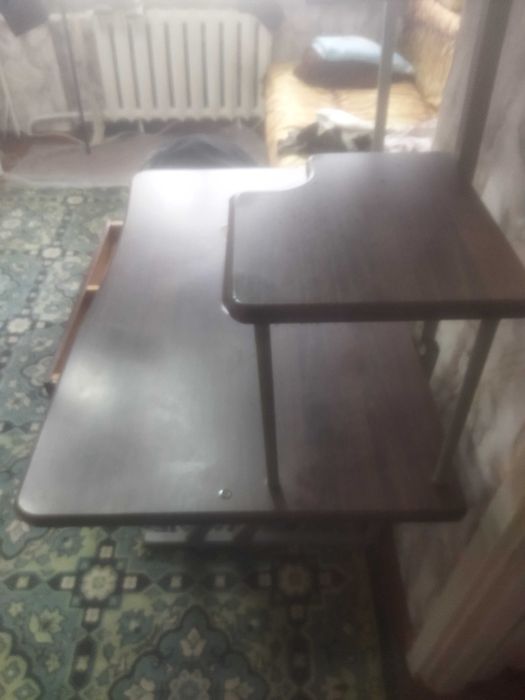 Продам компьютерный стол.