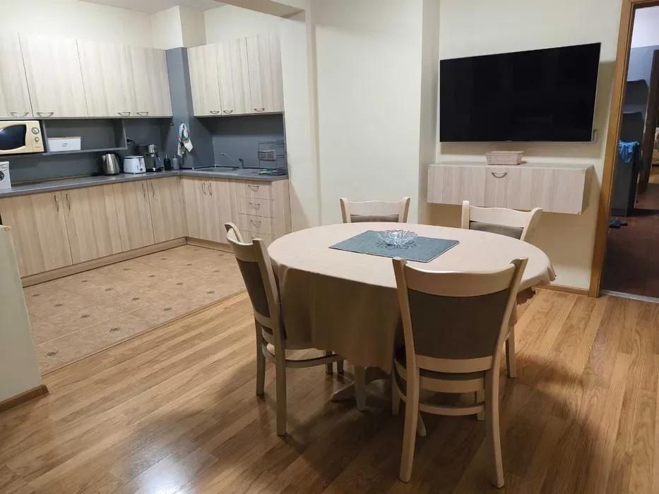 Тристаен апартамент, под наем, Конфуто