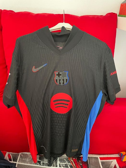 Vand tricouri fotbal