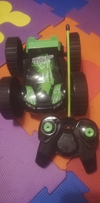 Vând mașină cu telecomanda, 2 fețe, rotație 360 grade, super speed