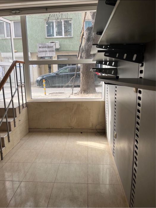 Дава се под наем Магазин в Варна, Базар Левски - 17 кв.м за 248.88 € - Снимка #2