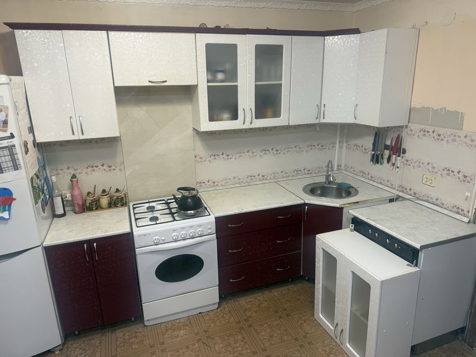 Продам куханный гарнитур (угловой)