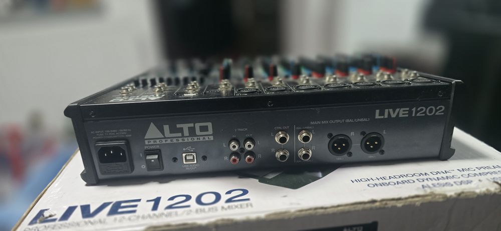 Mixer Alto Live 1202