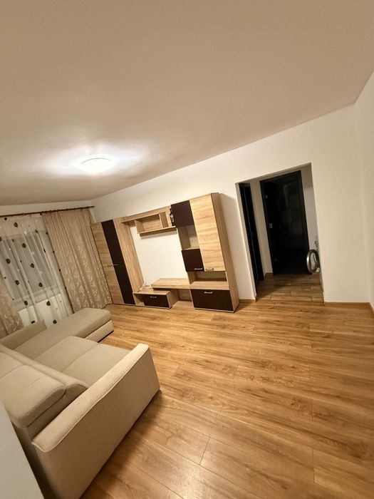 Închiriez apartament