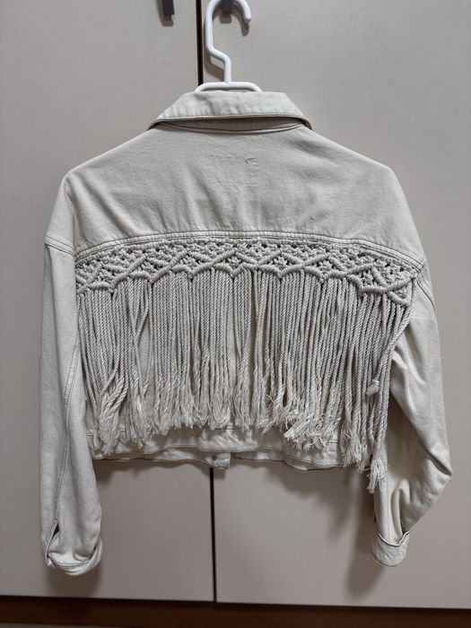 тънко яке цвят бежов