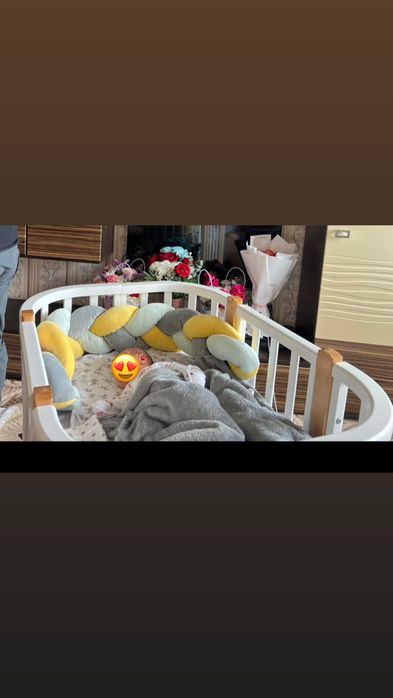 Продам кроватку с бортиками и два матраца