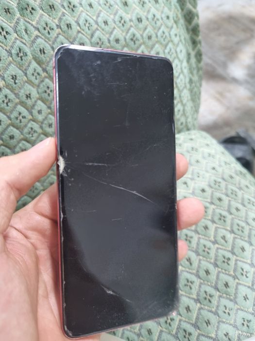 S20+ sotiladi faqat srochni