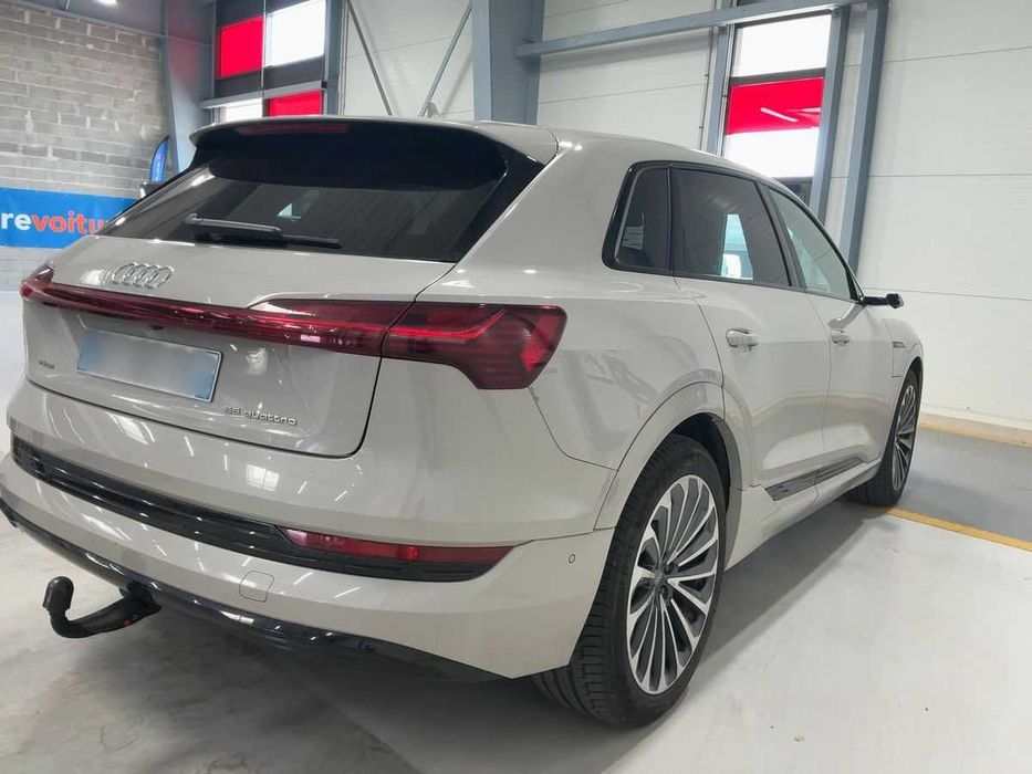 Audi e-tron 55 quattro Advanced 300kW 95kwh 406ks