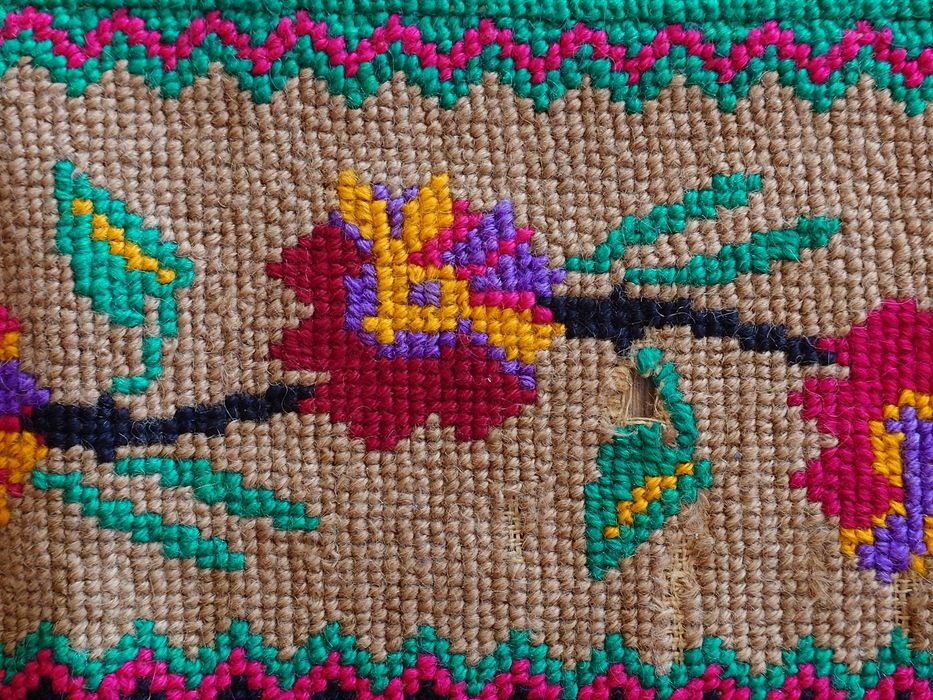 Carpetă / peretar popular vechi din lână, lucrat manual, 267 x 150 cm