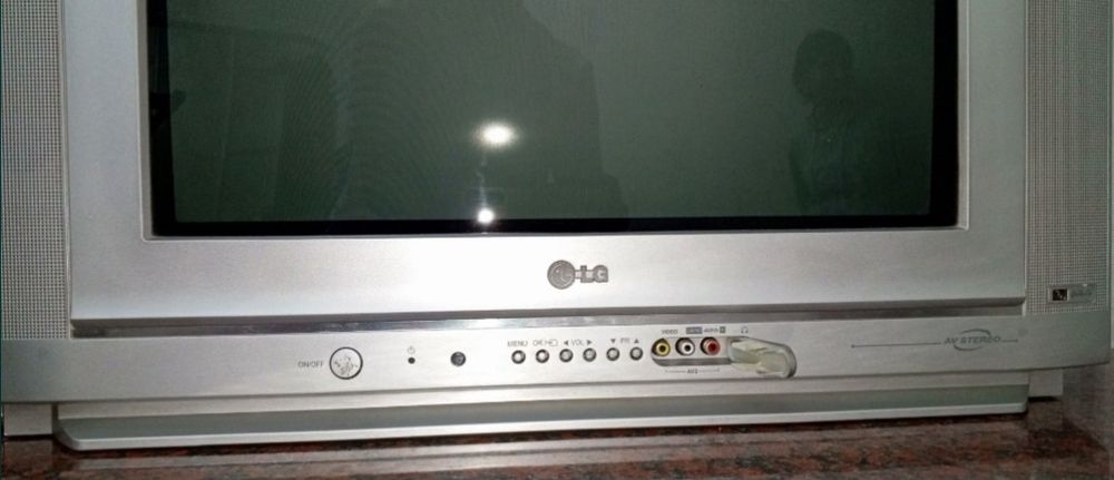 Срочно продаётся Televizor LG AV STEREO