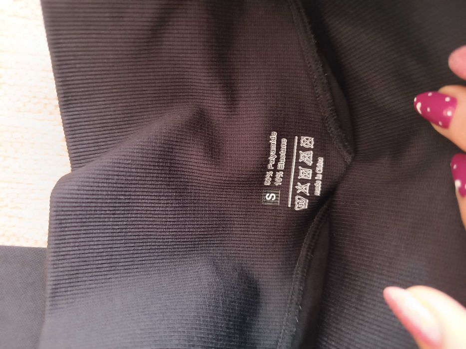 Оформящ безшевен черен клин