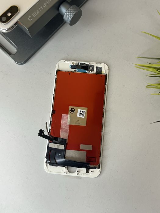 Дисплей OEM за iPhone 8 12 месеца гаранция!