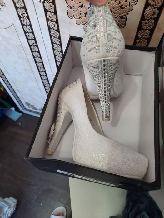 Туфли со стразами