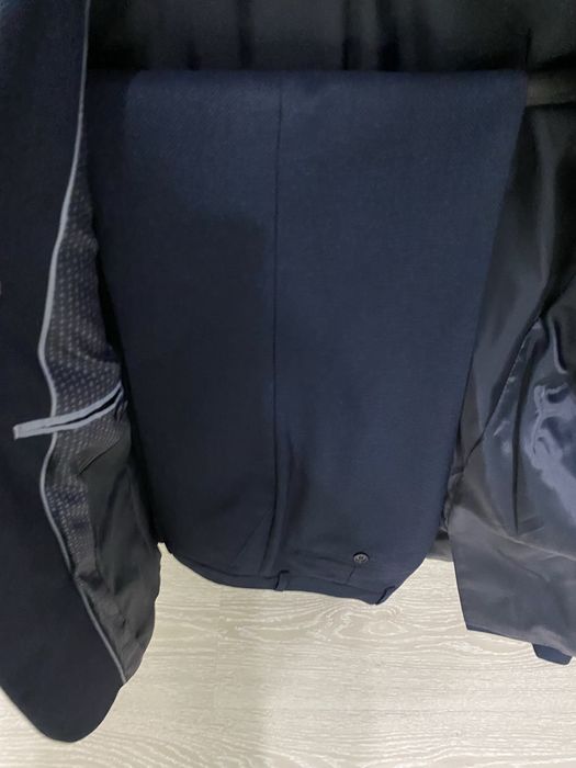 Продам костюм мужской классика