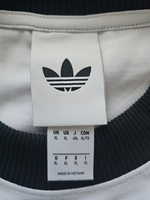 Jersey Adidas Originals Long Sleeve. New never used.