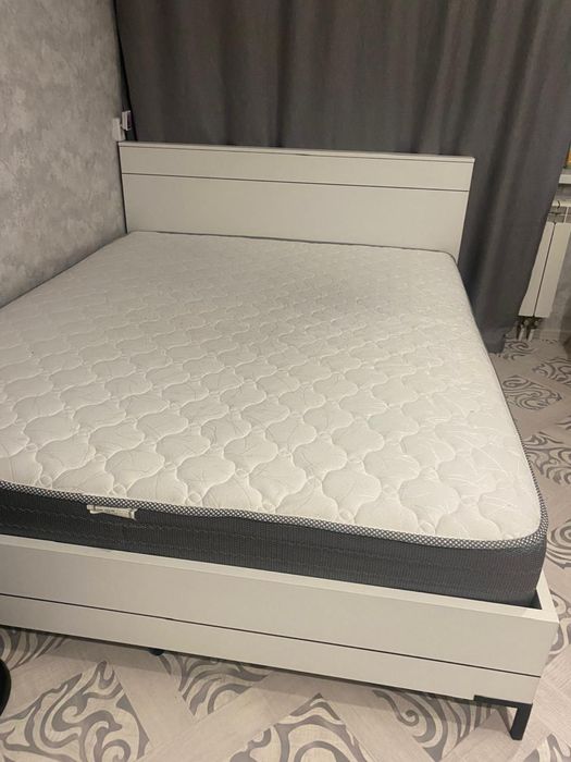 Продам двуспальную кровать