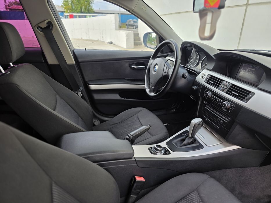 BMW E90 320D 2010 FACELIFT 177cai automat navigatie stare perfecta de funcționare