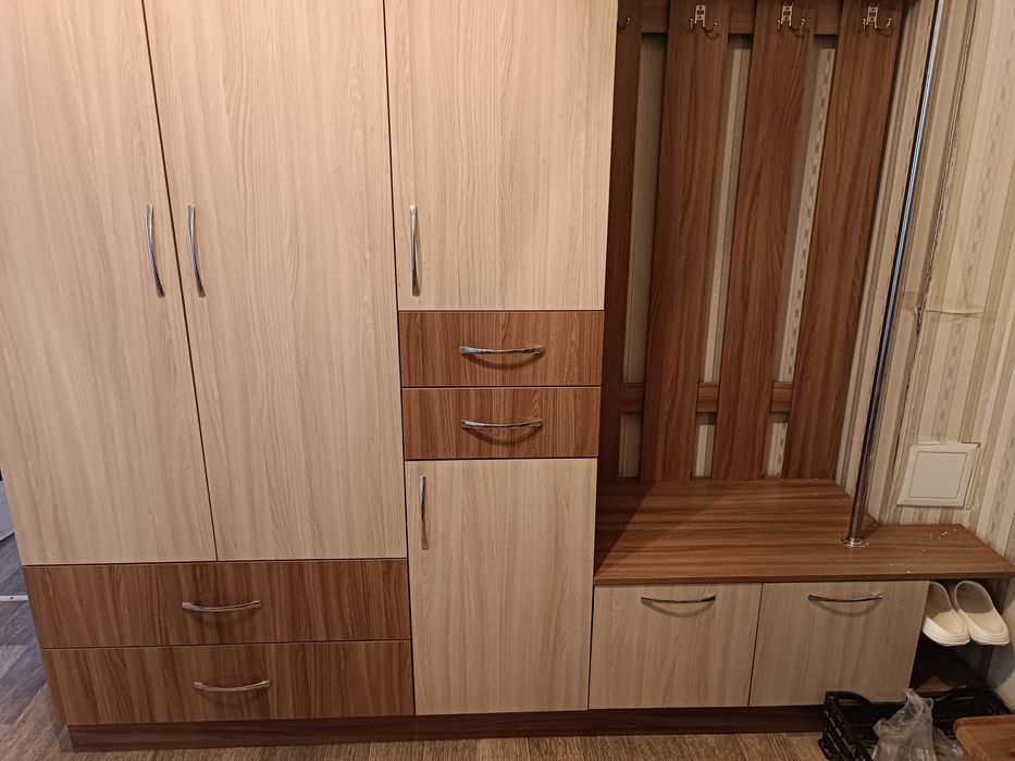 Продам прихожий шкаф