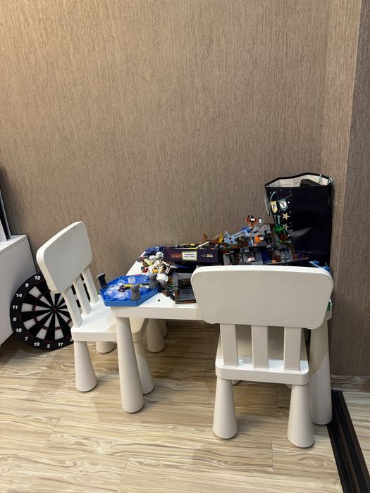 Столик и два стульчика Ikea
