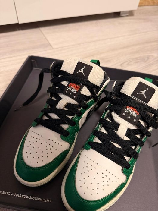 Jordan 1 mid SE 33,5