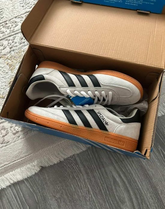 Продам кроссовки Adidas spezial