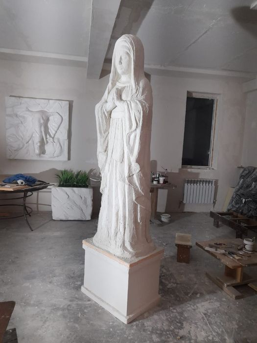 Статуя продается