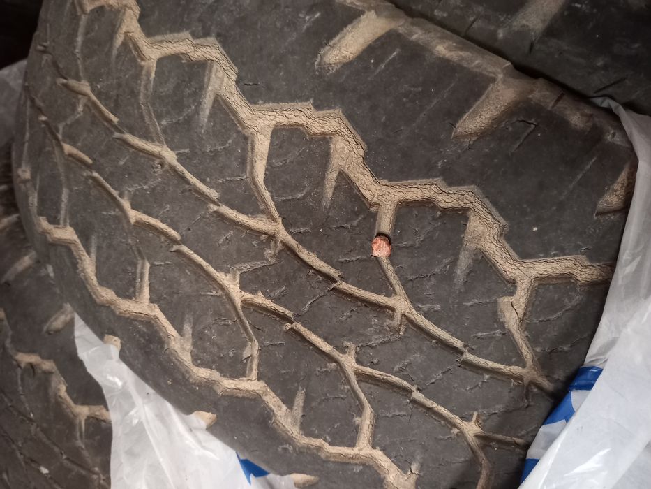 Продам комплект резину