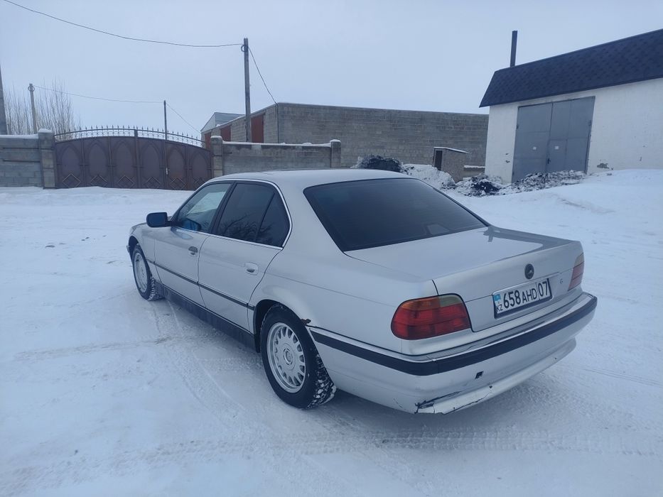 БМВ 370 бумер е38