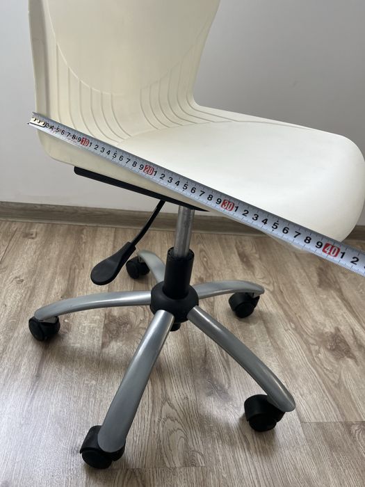 Малко столче с колелца и амортесьор