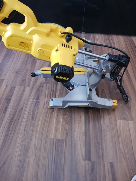 Circular  Dewalt DWS 777