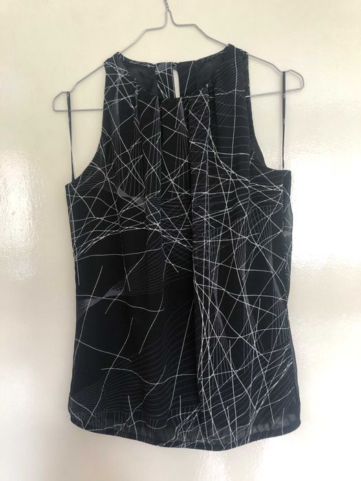 елегантен дамски топ DIKA