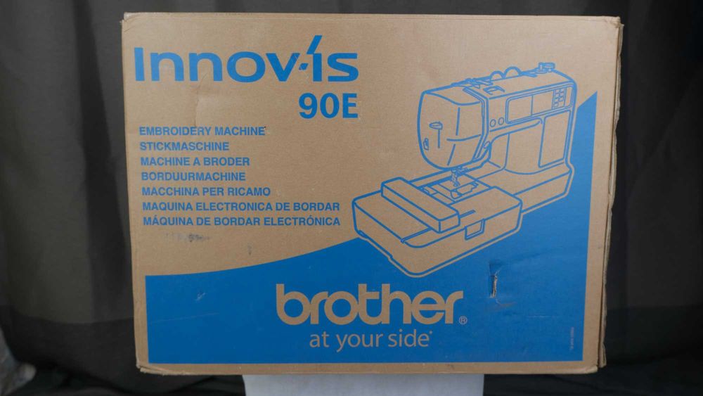 Masina de brodat Brother Innov-IS 90E, toate accesoriile incluse