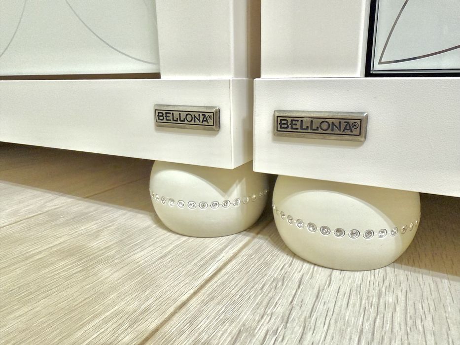 Шкафы-витрины Bellona. Турция.