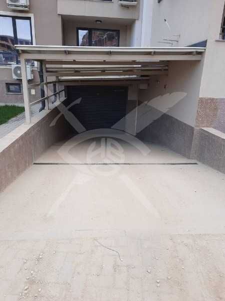 Гараж в Остромила!