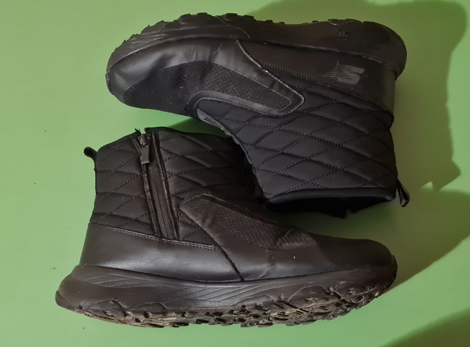 Фирменные кроссовки