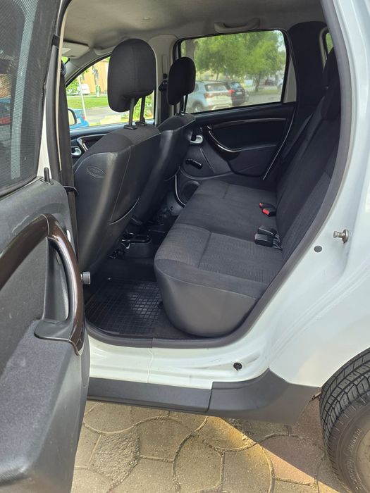 Dacia duster an 2013 1.6  16 valve benzina si GPL de fabrică  acte de italia preț 3300 euro