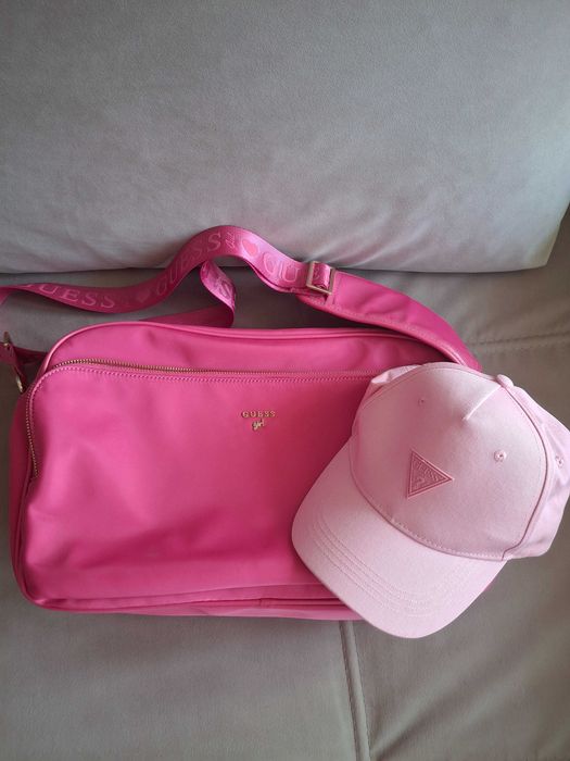 Нова шапка Guess