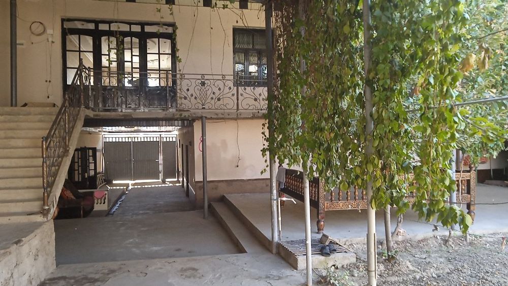 Уй сотилади 8 сотиҳ