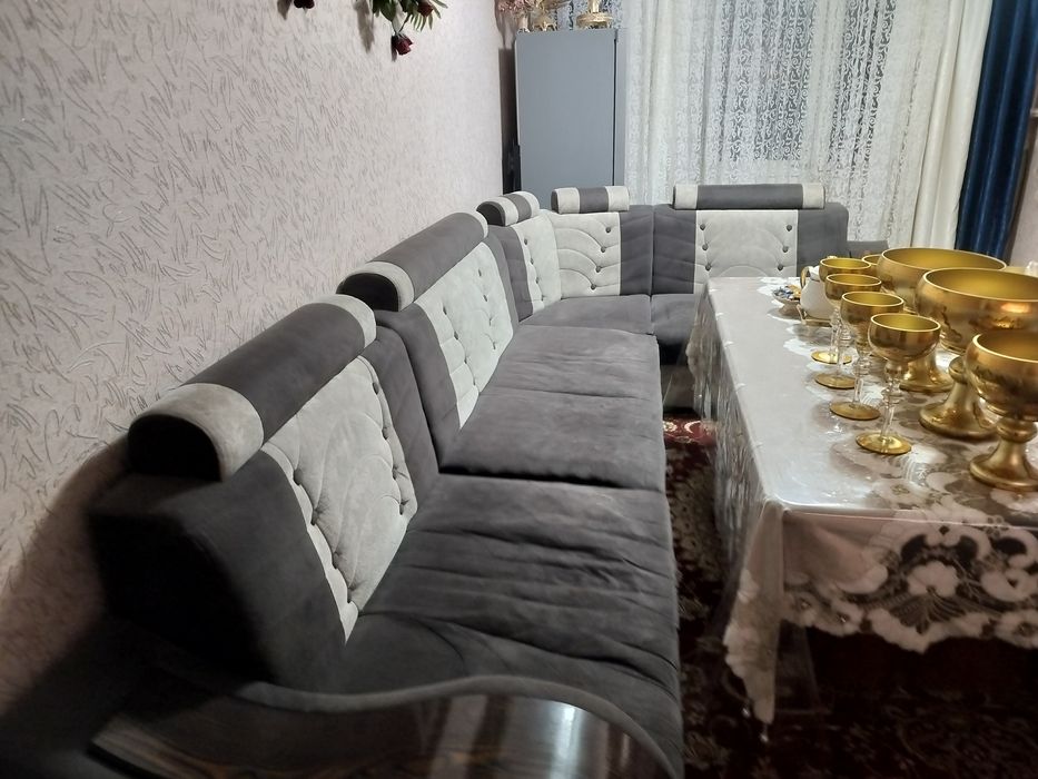 Уголок, очилади, кровать клб ишлатса хам булади. 3 миллион