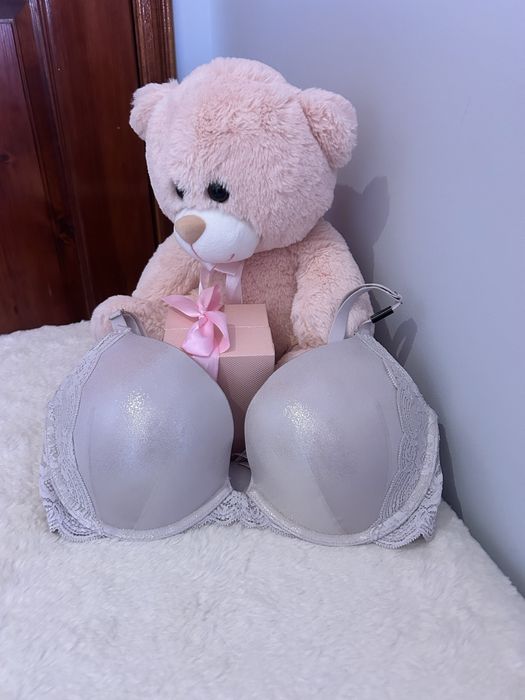 Сутиени Victoria‘s Secret.