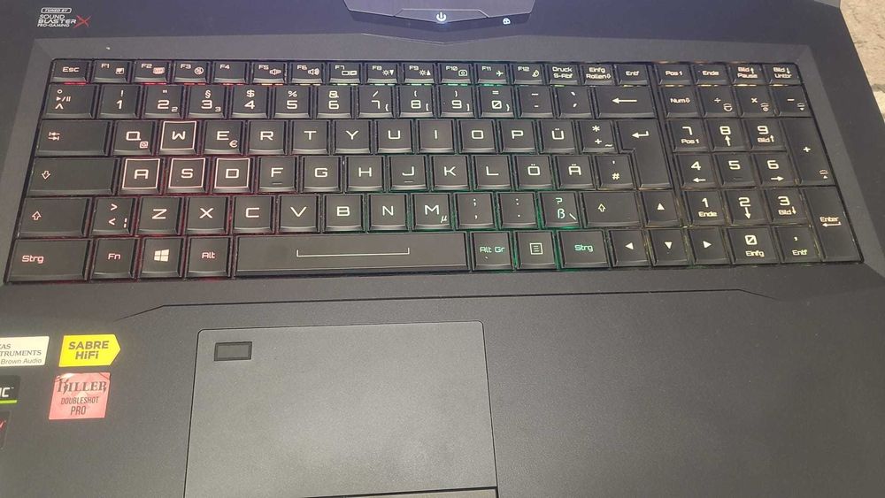 Laptop Gaming Clevo cu i7 8700k , gtx 1080 de 8 gb /256 biti , 32 gb ram -monstru in gaming