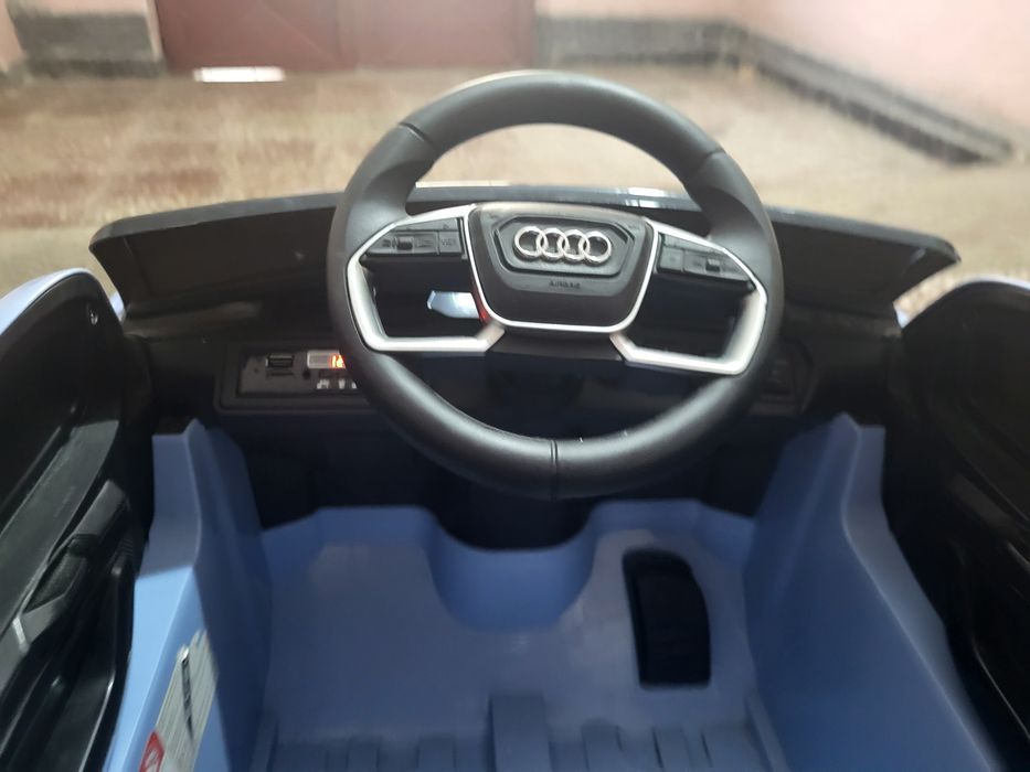 Masinuta Electrica Audi E-tron 12v, 12Ah, 2 motoare