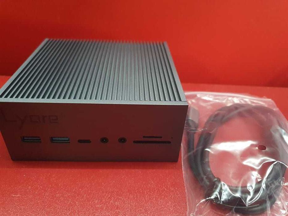 17в1 Докинг станция, три 4К дисплея Lyare